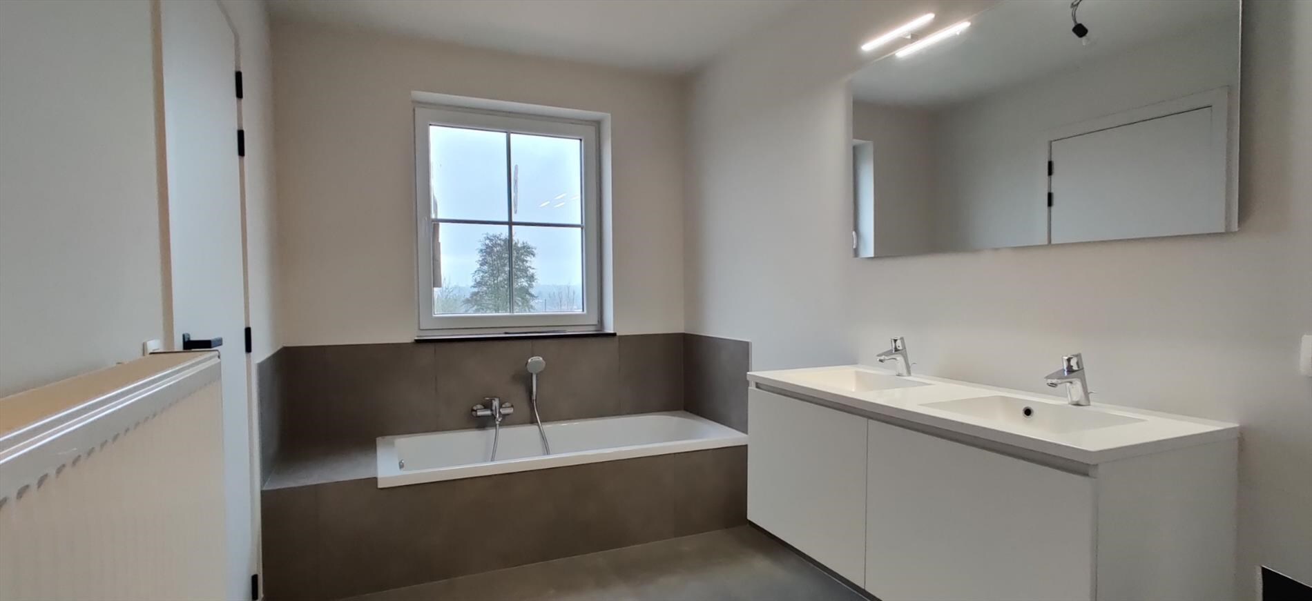 Nieuwbouwwoning met 4 slaapkamers en tuin 