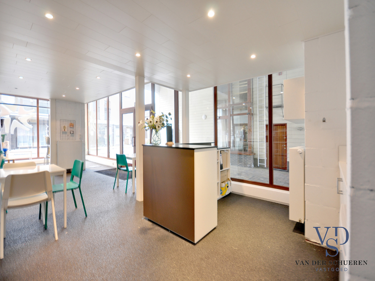 Eigentijdse loft voor wonen en werken. Opportuniteit als investeringspand ! 