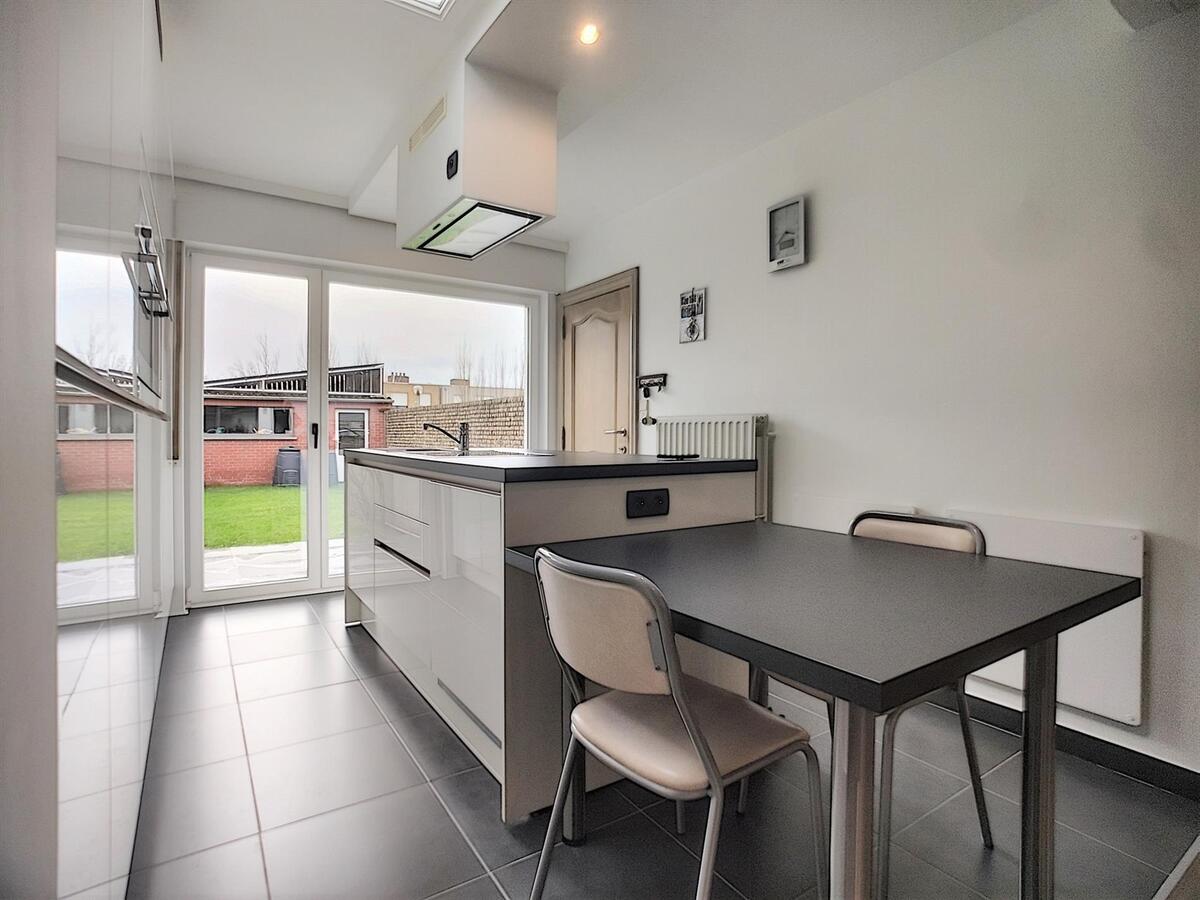 Aangename gezinswoning met tuin, garage &amp; achteruitgang - Heist 