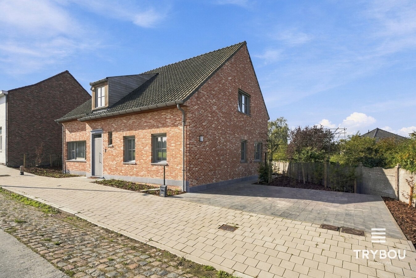 Alleenstaande luxueuze woning met 5 slaapkamers! 