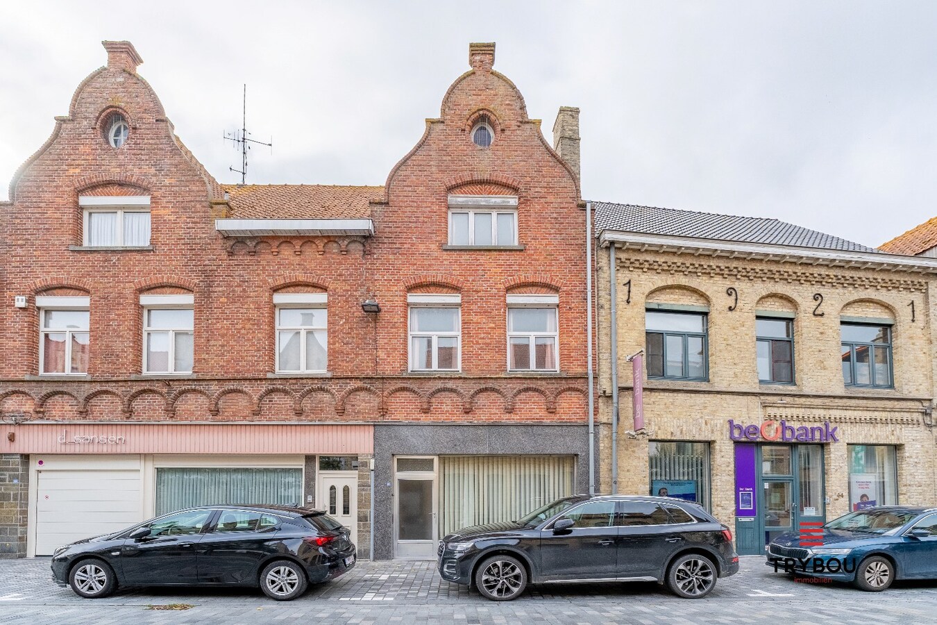 🏠 Te koop in het hart van Diksmuide – Woning met woon-winkelcombinatie en charmant stadstuintje 
