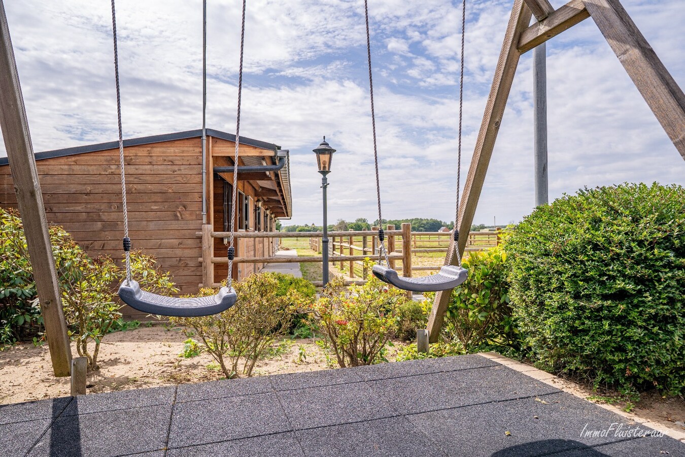 Woning met paardenstallen en loods op ca. 50 are te Rillaar 