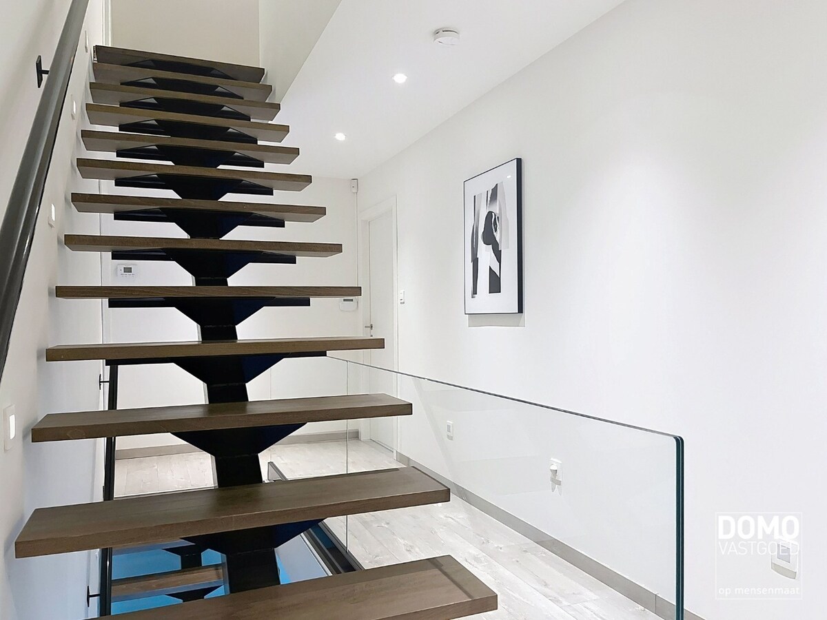 INSTAPKLARE GEZINSWONING MET 3 (MOGELIJK 4) SLAAPKAMERS EN EPC - LABEL A TE NEEROETEREN 