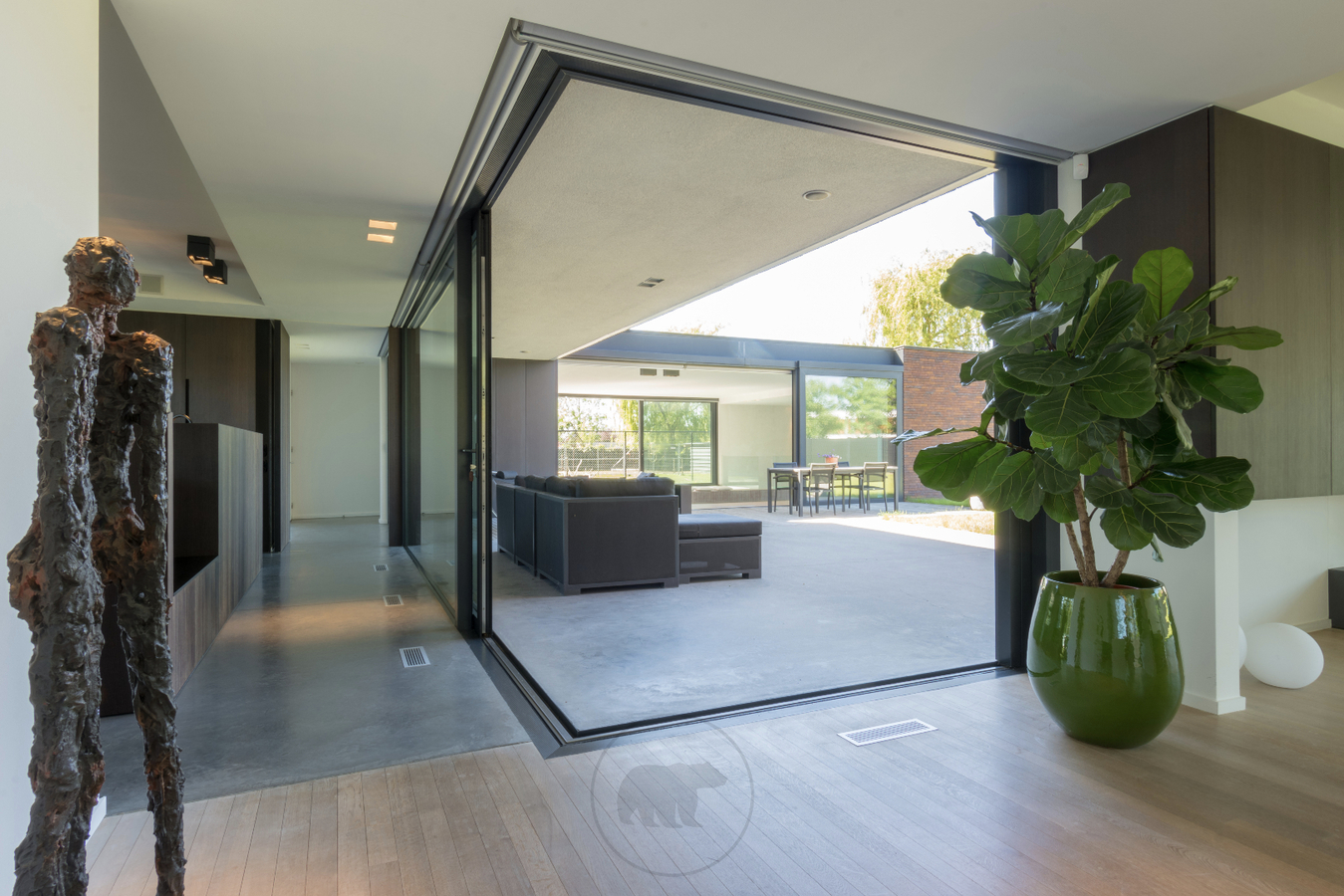 Buitengewone design villa op unieke ligging te Lochristi 