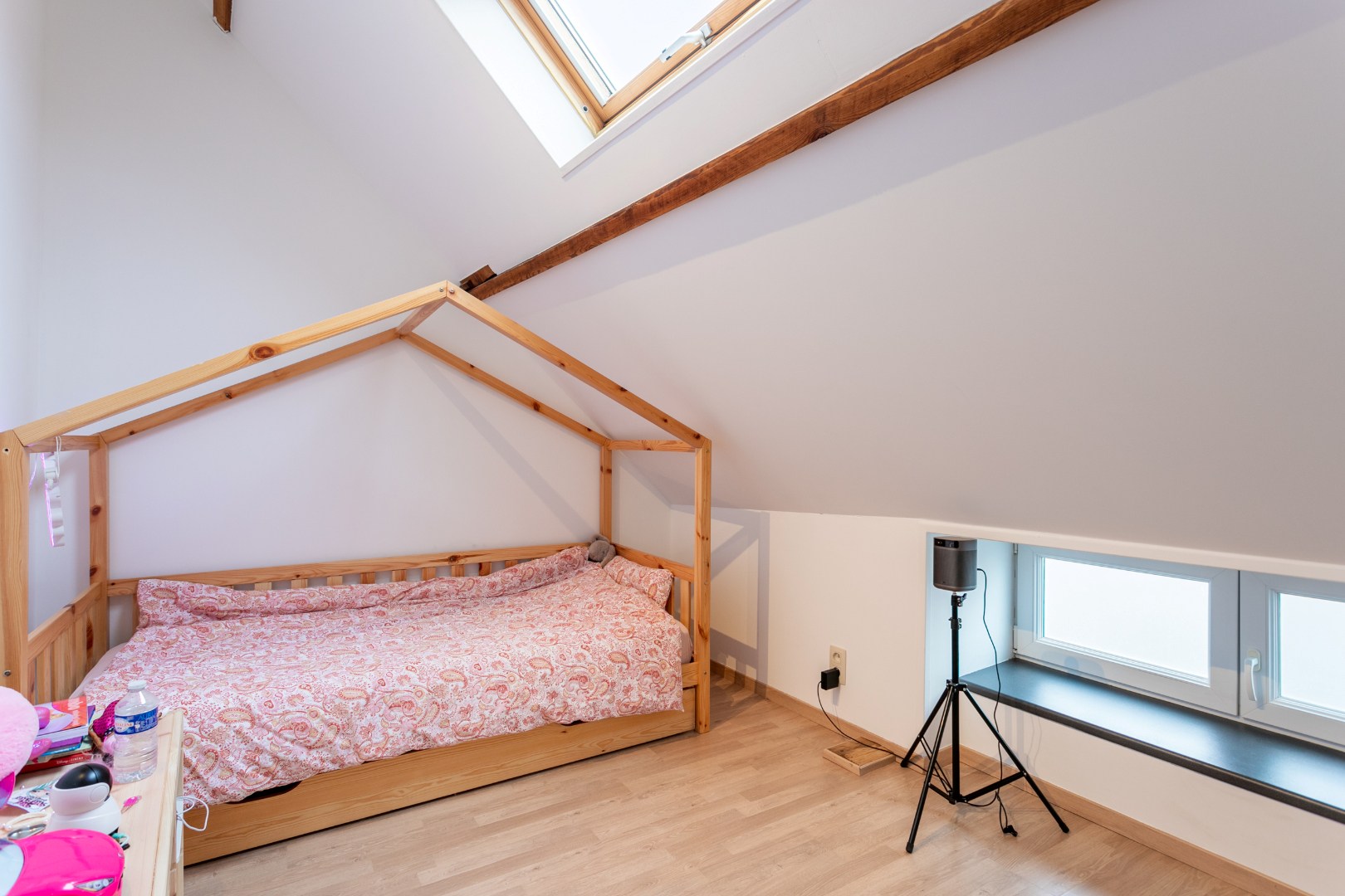 Opbrengsteigendom te koop met 3 app (+-100m²) én garagebox 