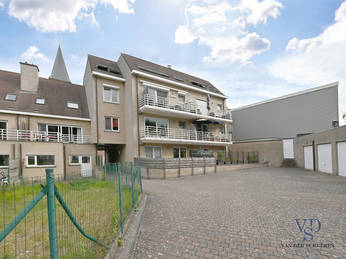 Tijdloos, ruim 1-slpk-appartement mét garagebox te centrum Gavere 