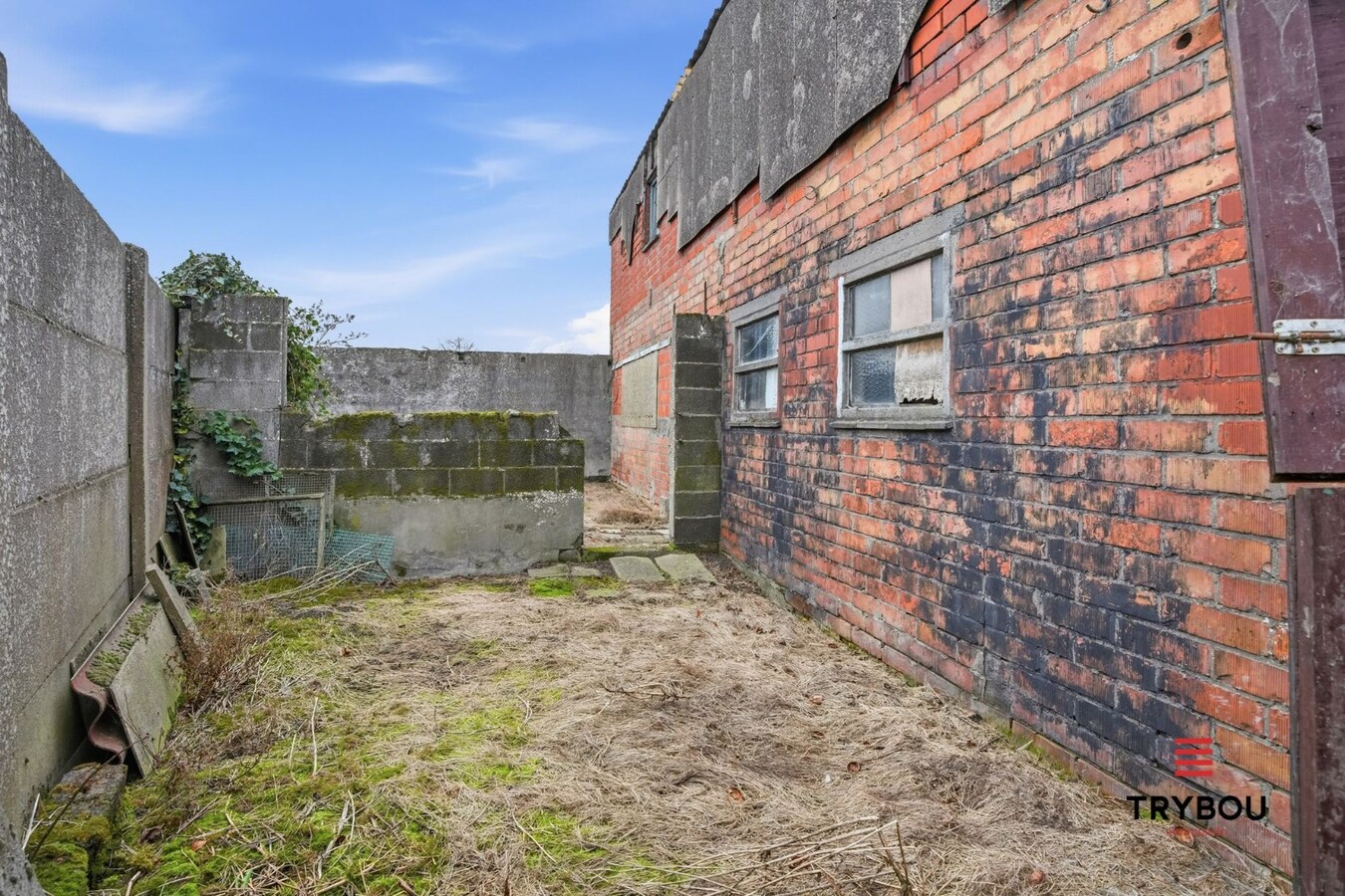 Woning met ruimte en veel mogelijkheden te koop in Zarren! 