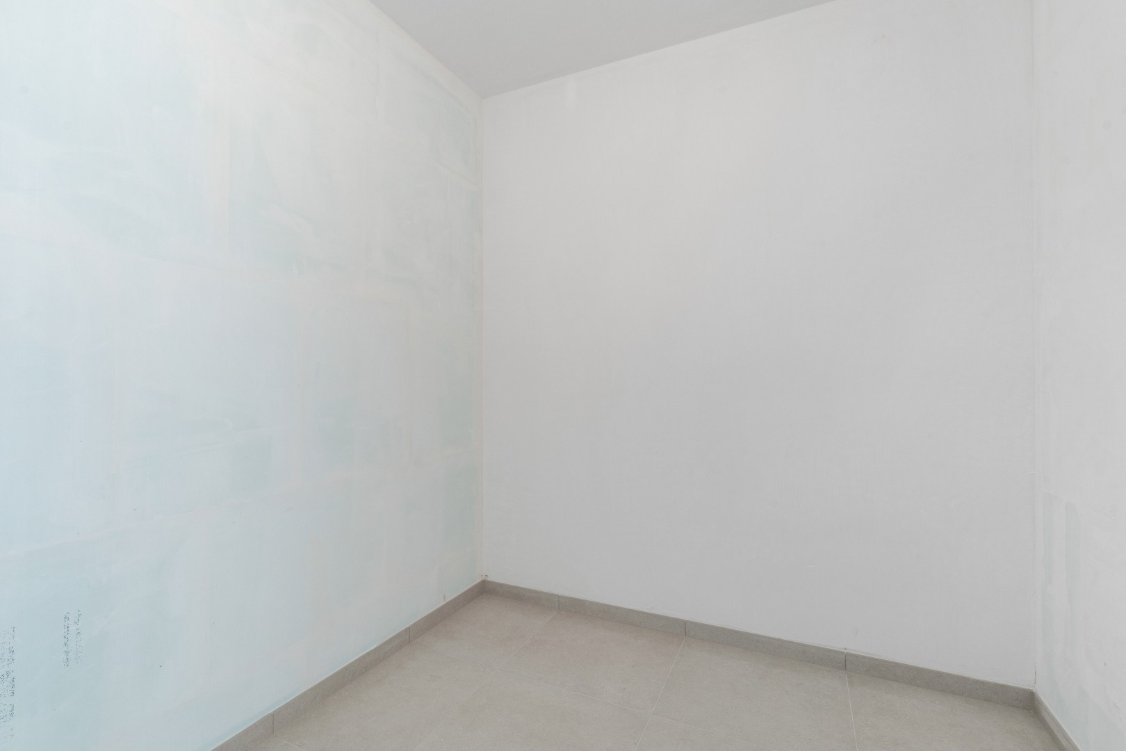 Nieuwbouwappartement met één slaapkamer, terras en ondergrondse autostaanplaats te koop in Zulte 