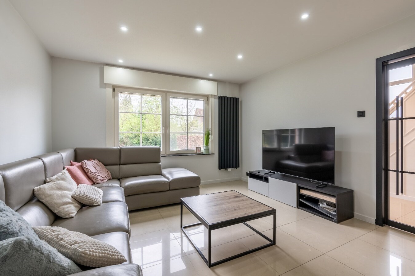 Ruime gerenoveerde woning in Niel-bij-As met 3 slaapkamers. 