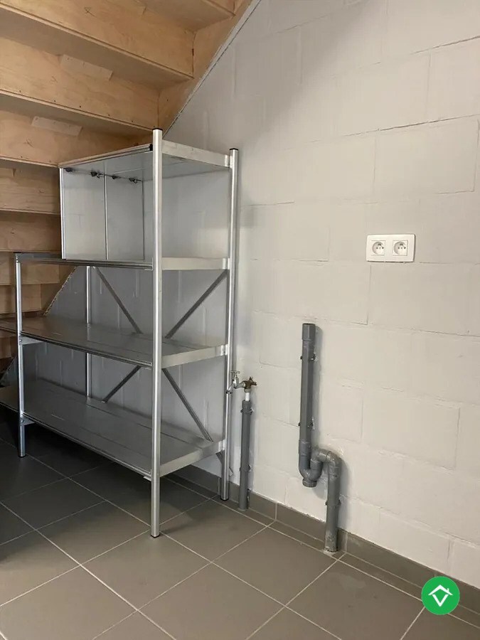 Ruime nieuwbouw woning met 3 slaapkamers, tuin  met tuinhuis en garage te Kortemark 