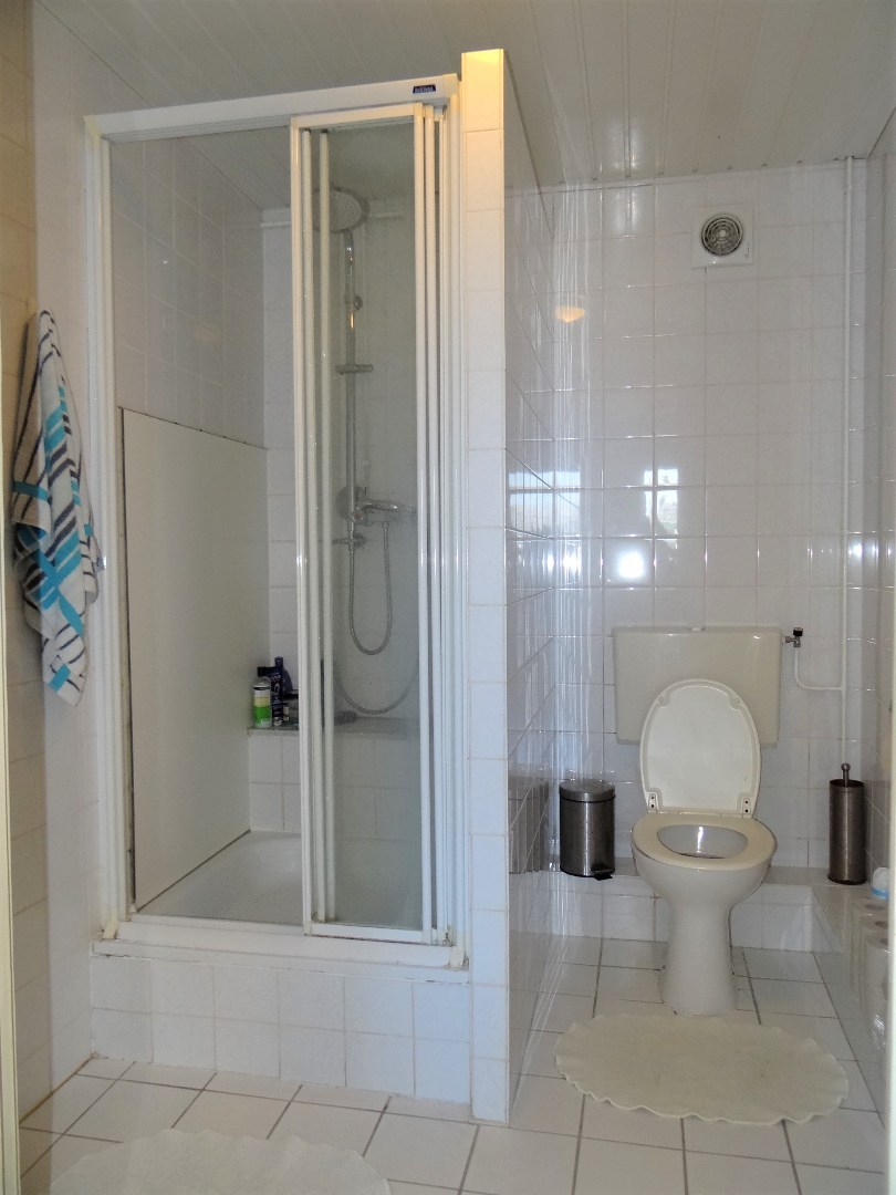 Kamer te huur in hartje Kamperland. Let op! Gezamenlijk wonen; woonkamer/badkamer/keuken worden gedeeld. 