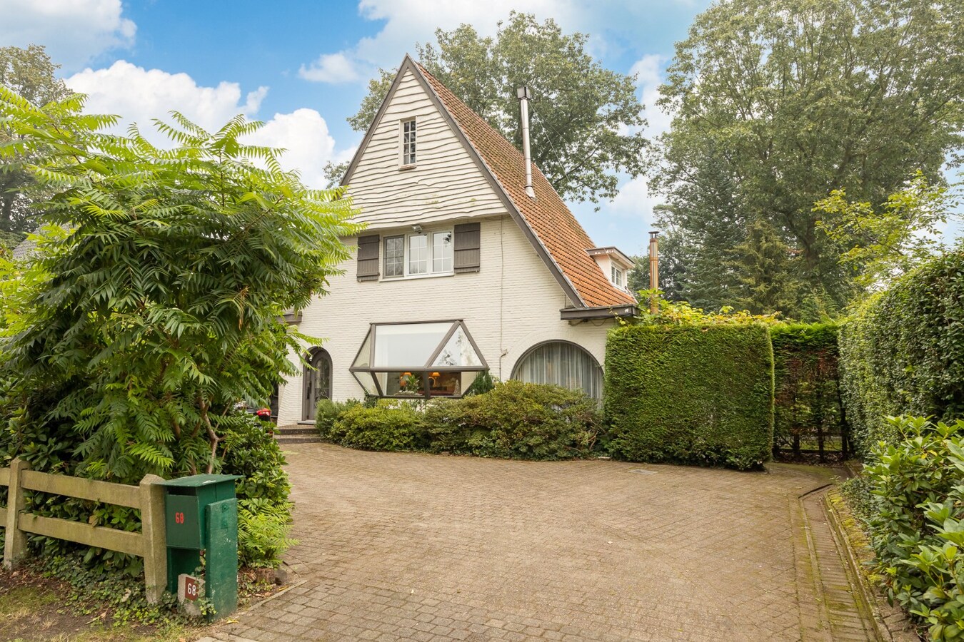 Karaktervolle villa op een perceel van  1.779 m² te Schilde op wandelafstand van het centrum 
