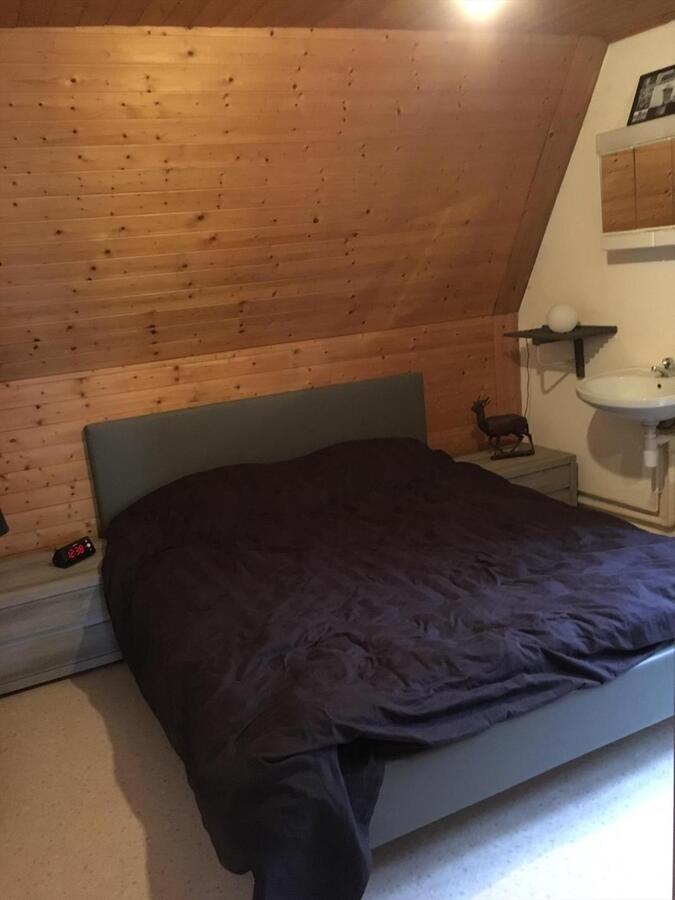 Degelijke rijwoning in de gekende Papegaaistraat. 