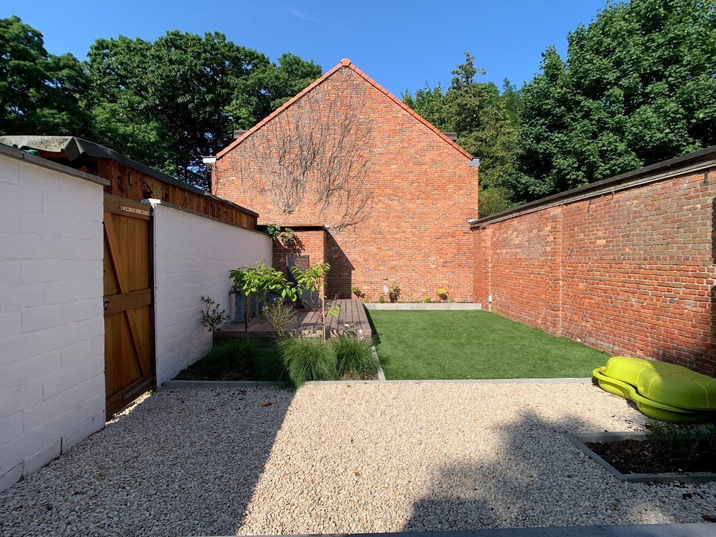 Mooie instapklare herenwoning nabij centrum Brasschaat met 4 slaapkamers 