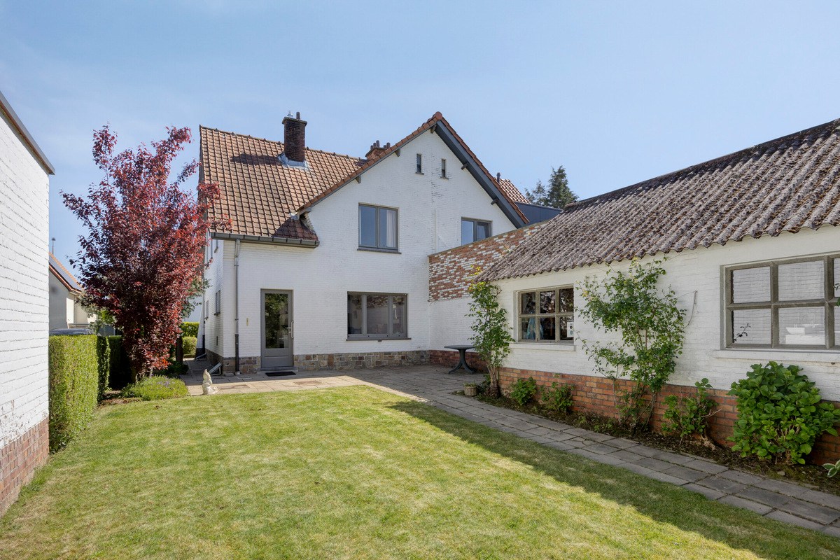 Half open bebouwing met 3 slaapkamers, zuid/west georiënteerd tuin op super ligging in Kessel-Lo! 