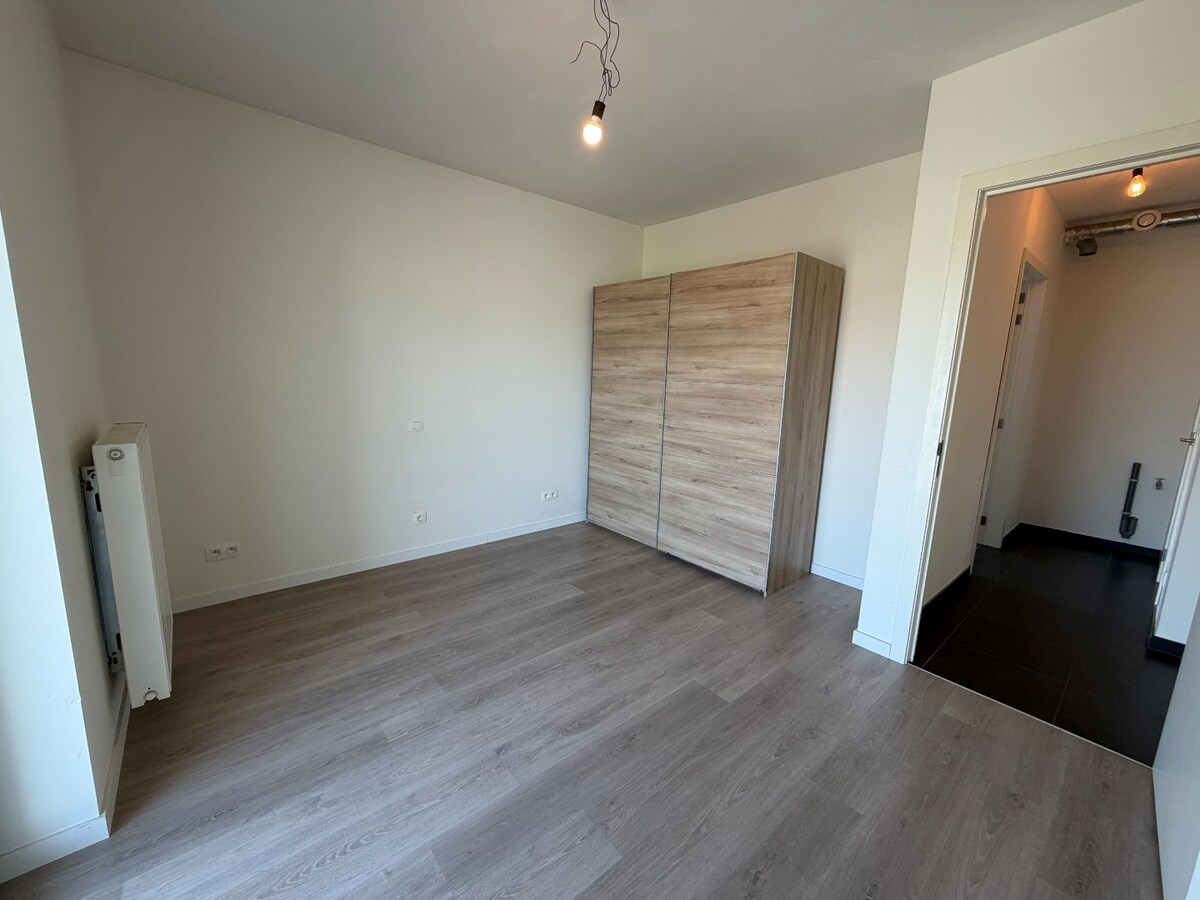 2 slpk-appartement nabij allerhande voorzieningen. 