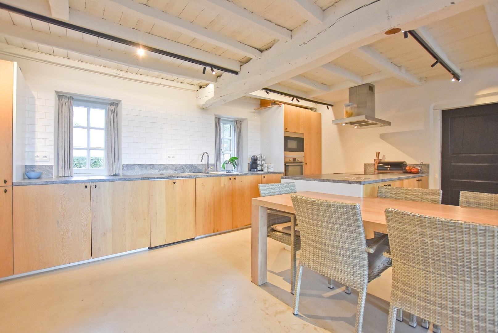 Instapklare woning met loods gelegen in een doodlopende straat 