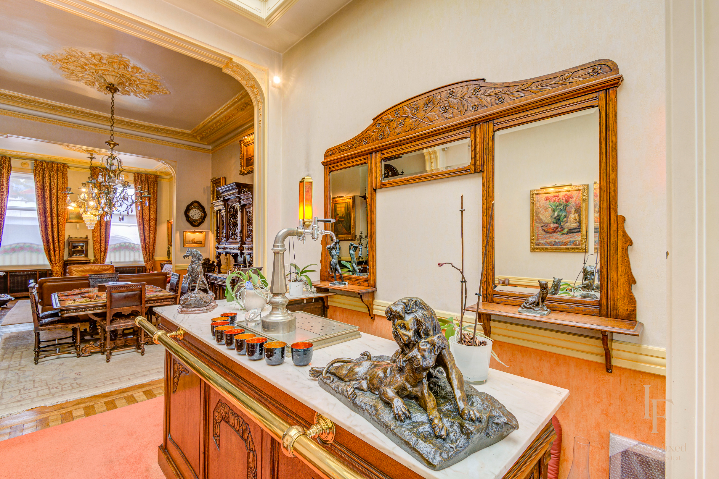 Een uitzonderlijk herenhuis met zes slaapkamers en een zuidgerichte stadstuin in hartje Antwerpen. 
