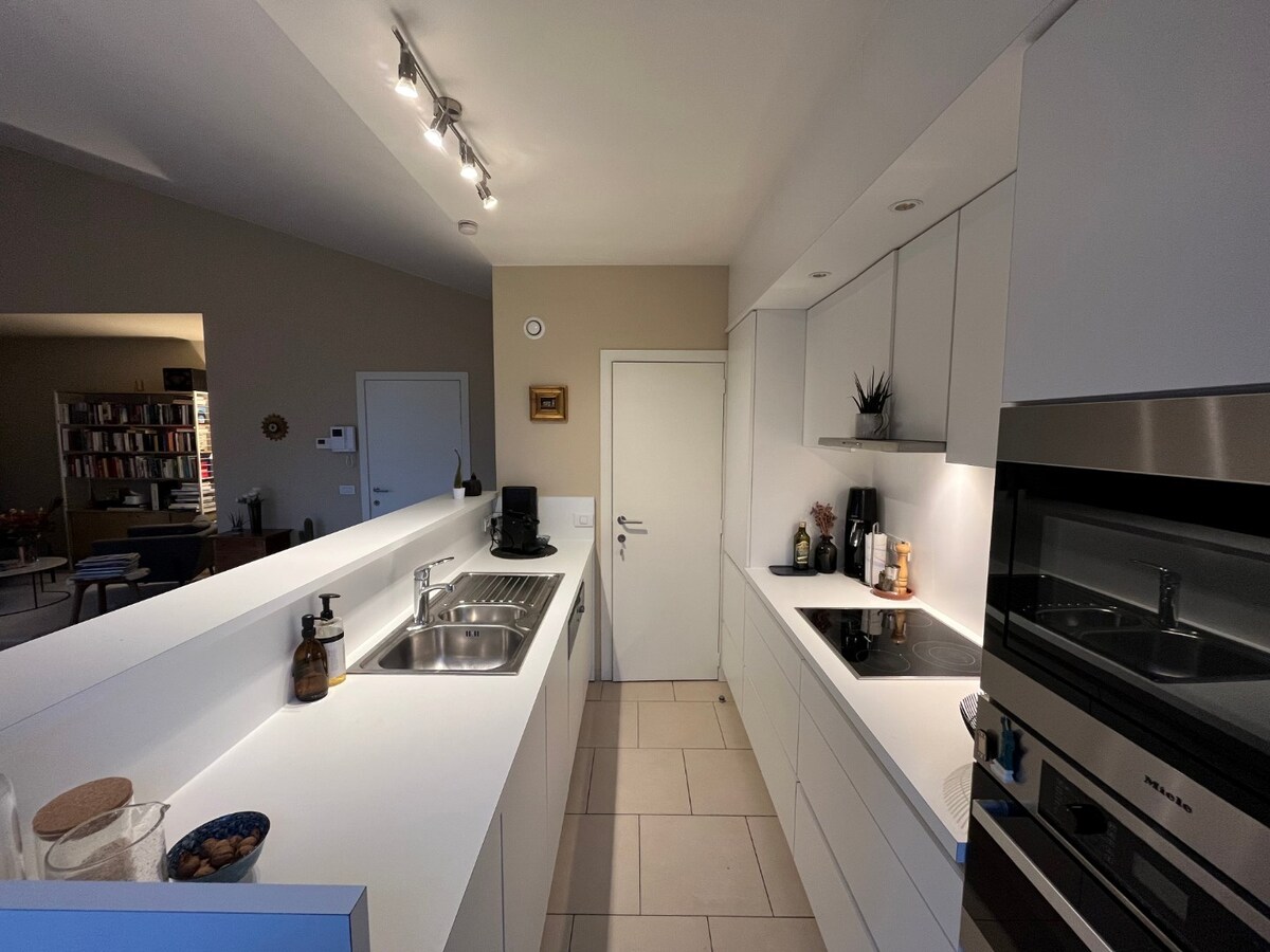 Bijzonder ruim 2-slpk-luxeappartement in centrum De Pinte 