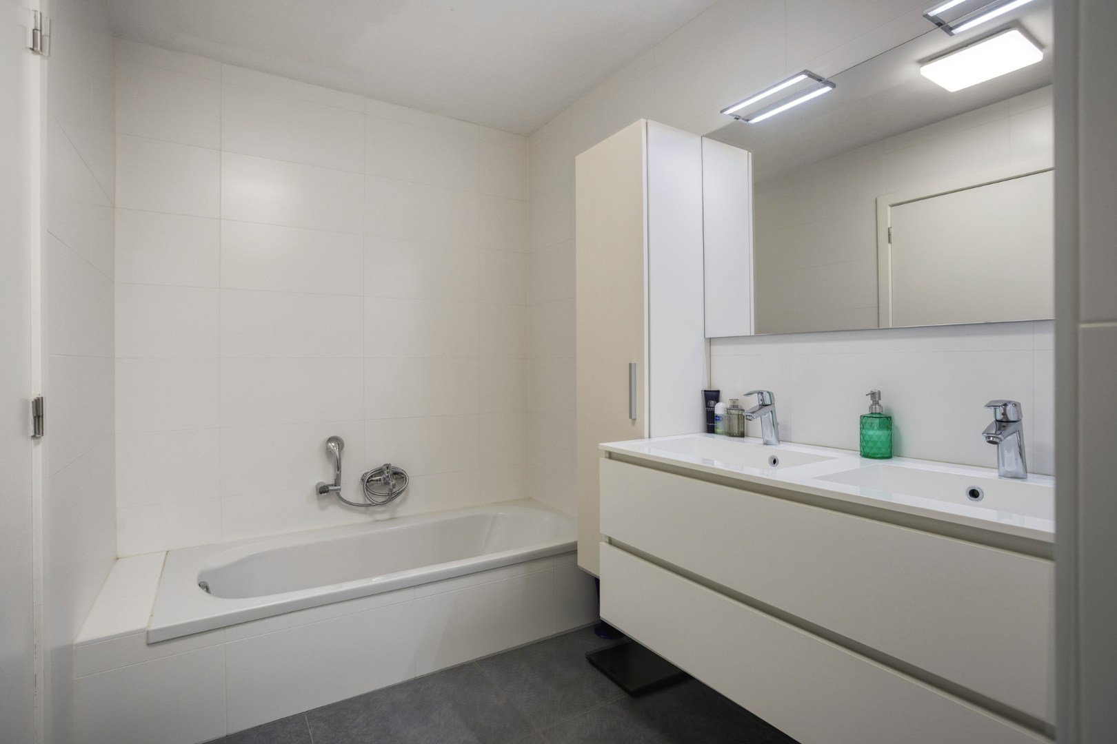 Energiezuinig en instapklaar gelijkvloers appartement met 2 slpk. en ruime tuin in het centrum van Geel 