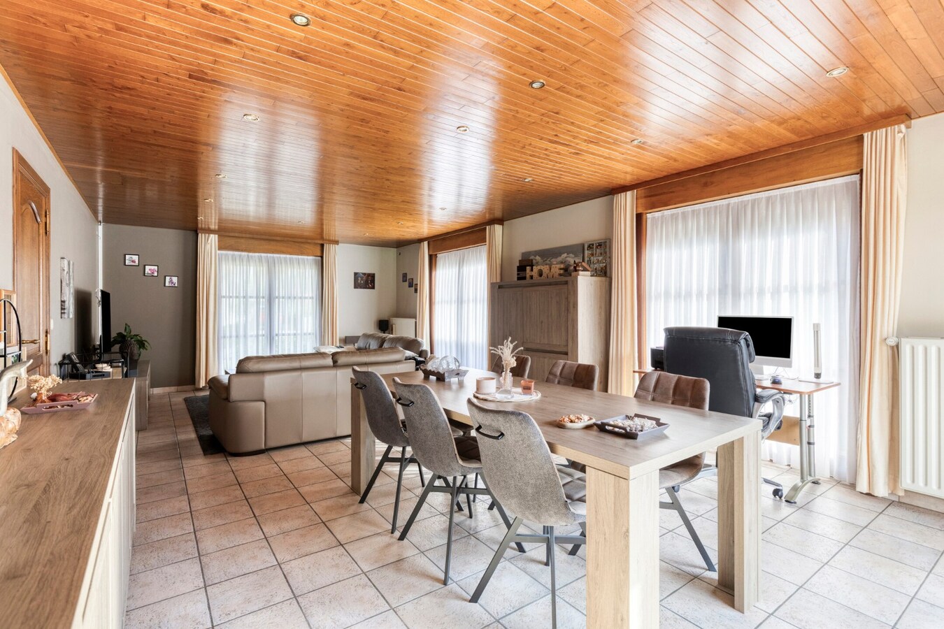 Instapklare gezinswoning met 5 slaapkamers op een perceel van 623 m² in Izegem 