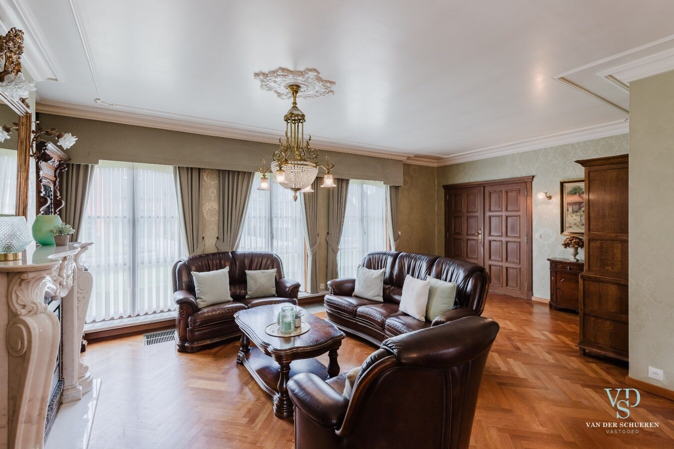 Gelijkvloerse villa.    Op 1 km van de Schelde. 