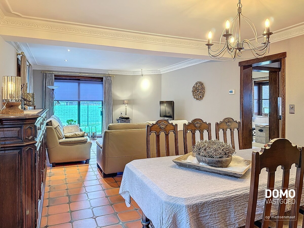 Authentieke open bebouwing met uniek uitzicht en dit in een groene omgeving. 