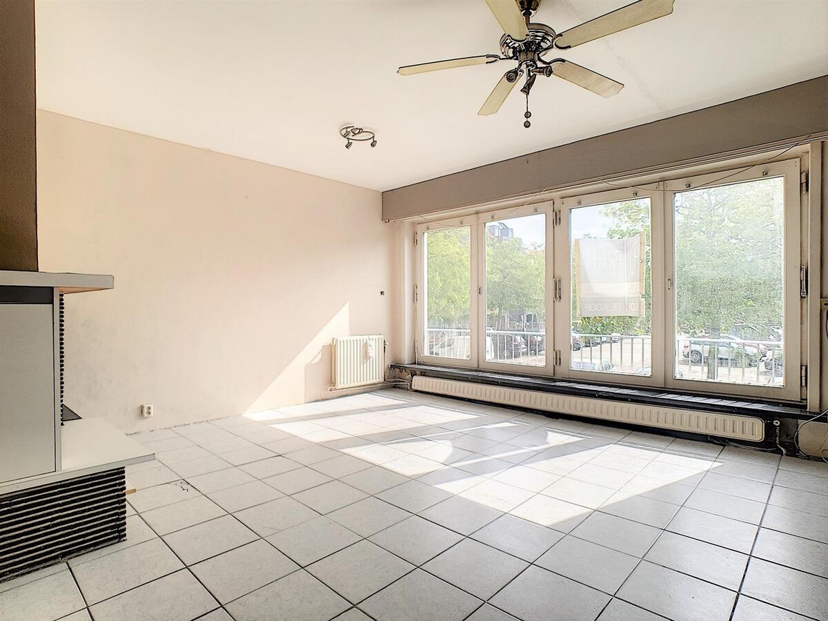 Goed gelegen, volledig te renoveren woning aan het marktplein van Heist - Heist 