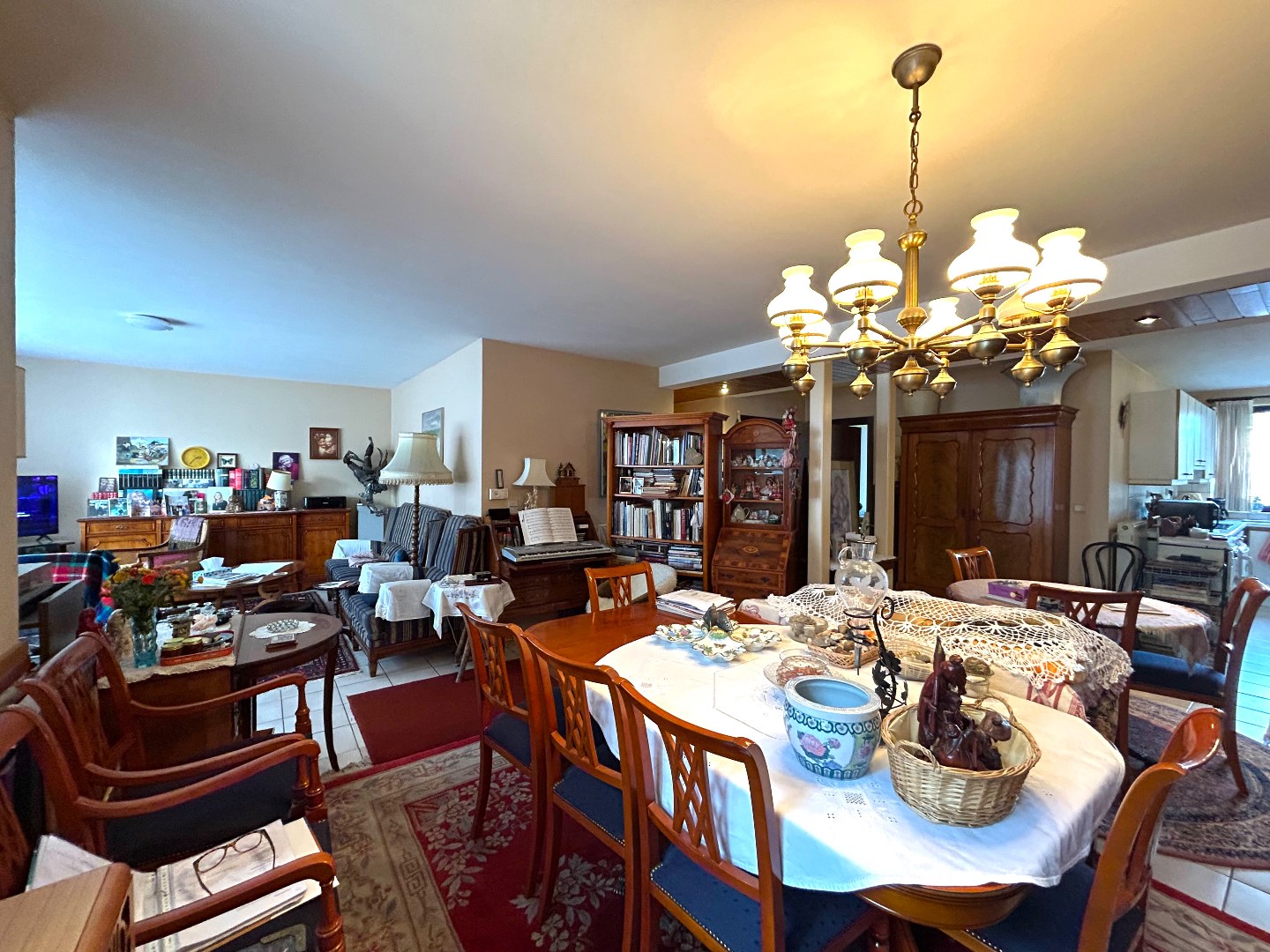 Opbrengsteigendom bestaande uit 1 handelsruimte met 3 bovengelegen appartementen 