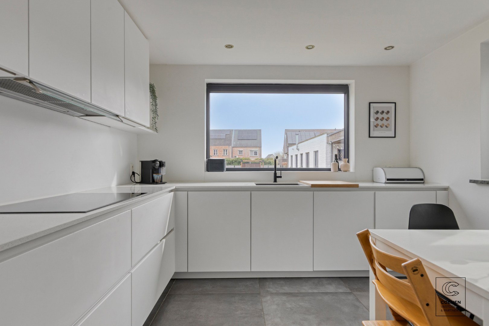 Gerenoveerde woning met 4 à 5 slpk's op een gunstige ligging te Oelegem! 