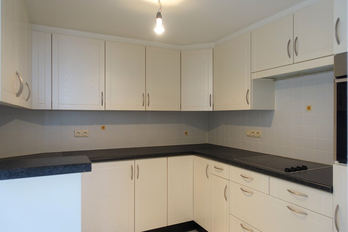 Lichtrijk duplex-appartement met garage in het centrum 