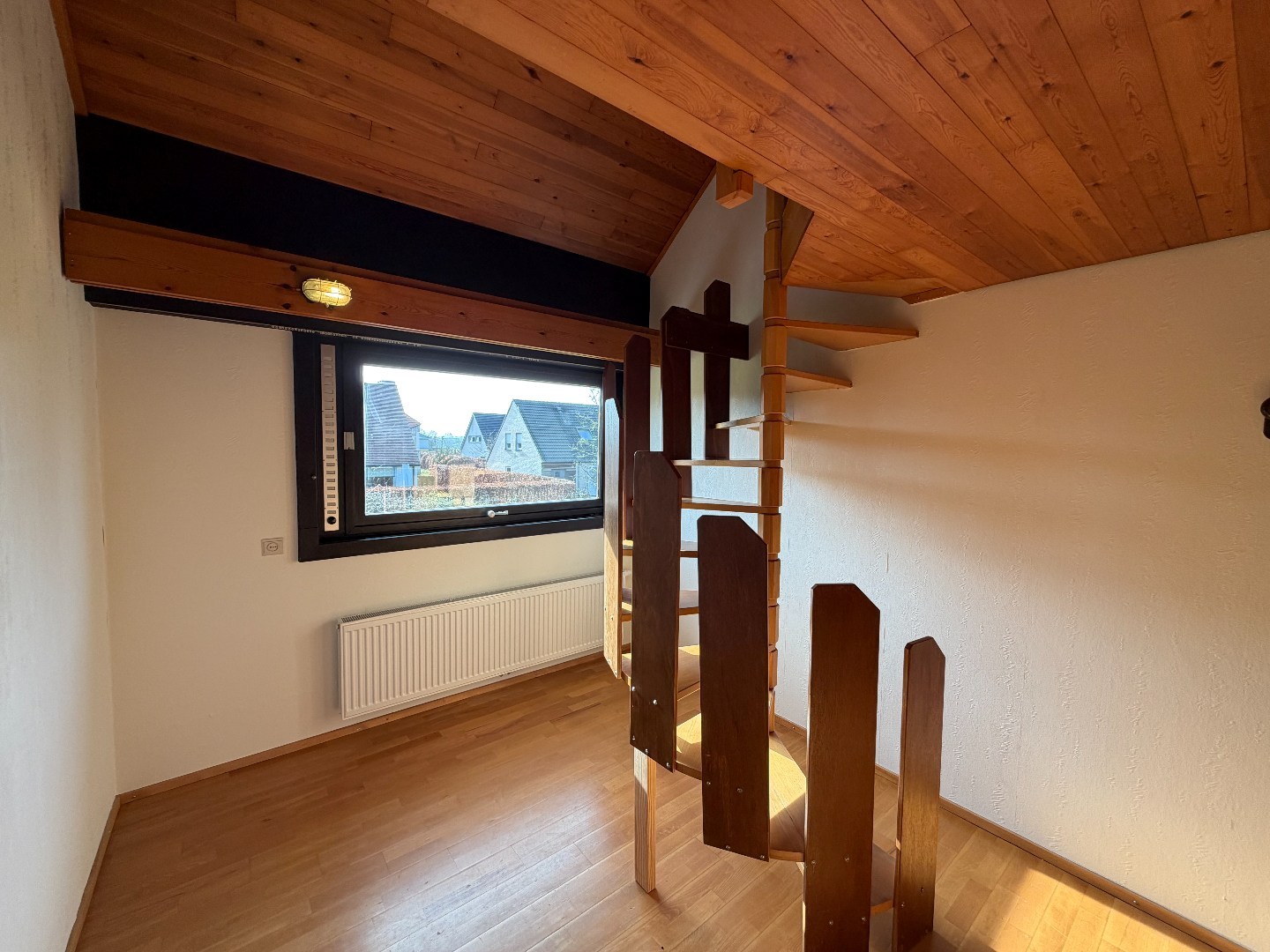 Ruime alleenstaande woning te huur met 3 slaapkamers, garage en tuin – Olmenlaan 99, Zulte 