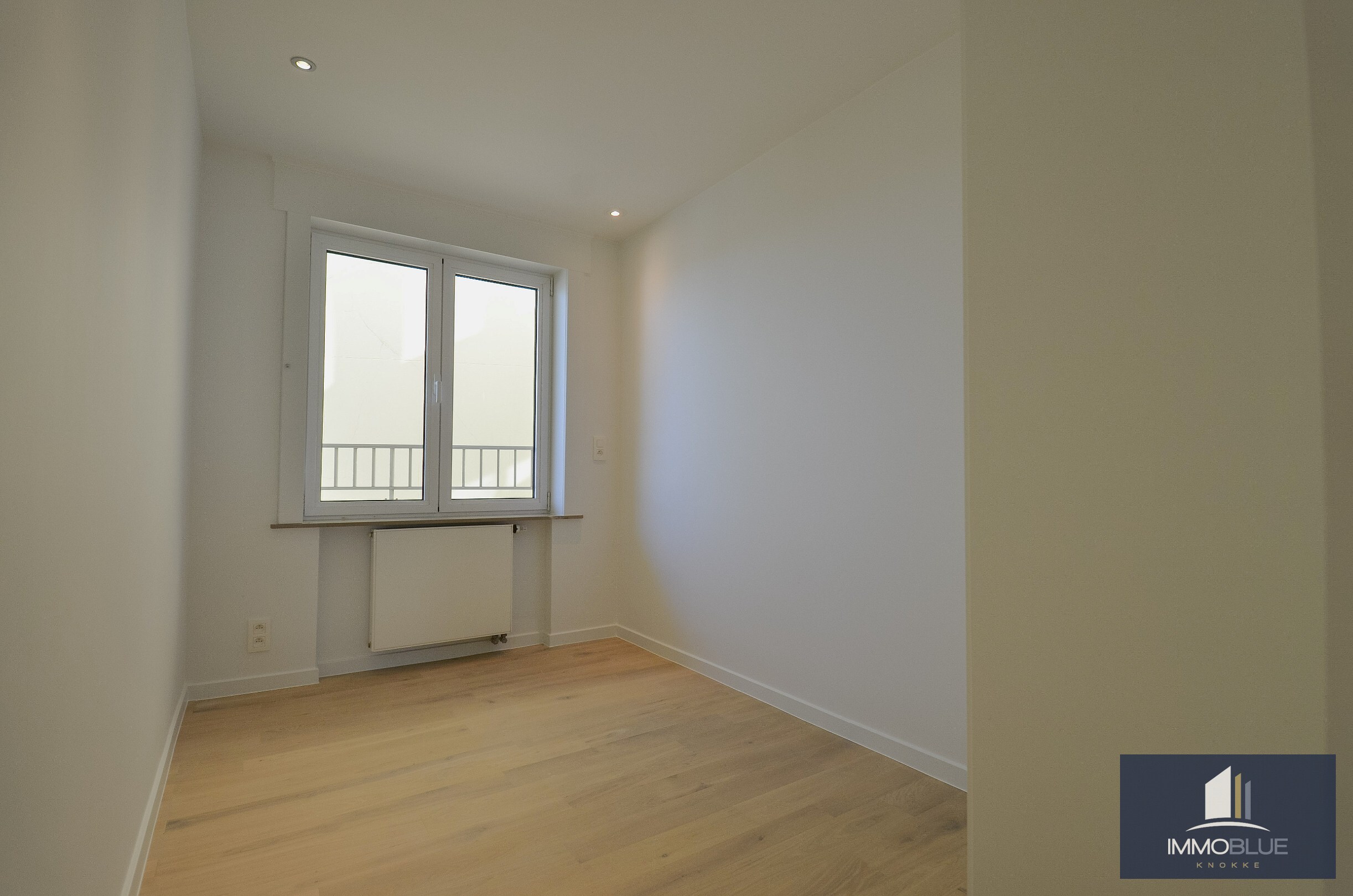 Exclusief – Stijlvol volledig gerenoveerd appartement met frontaal zeezicht. 