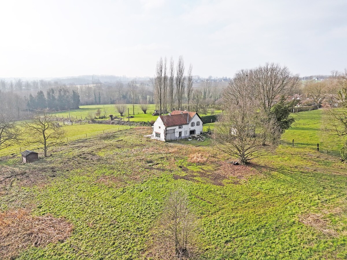 Idyllisch gelegen villa bouwgrond (4.460m²) of renovatieproject te Sint-Lievens-Esse 