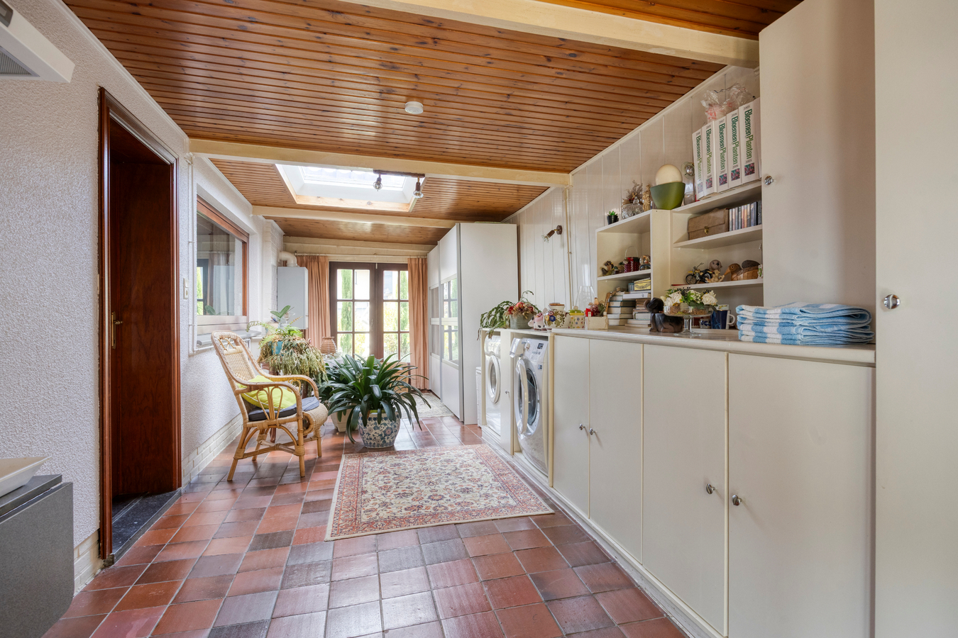 Vrijstaand landhuis voor gelijkvloers wonen. 2 slaapkamers. Tuin, berging, garage. 