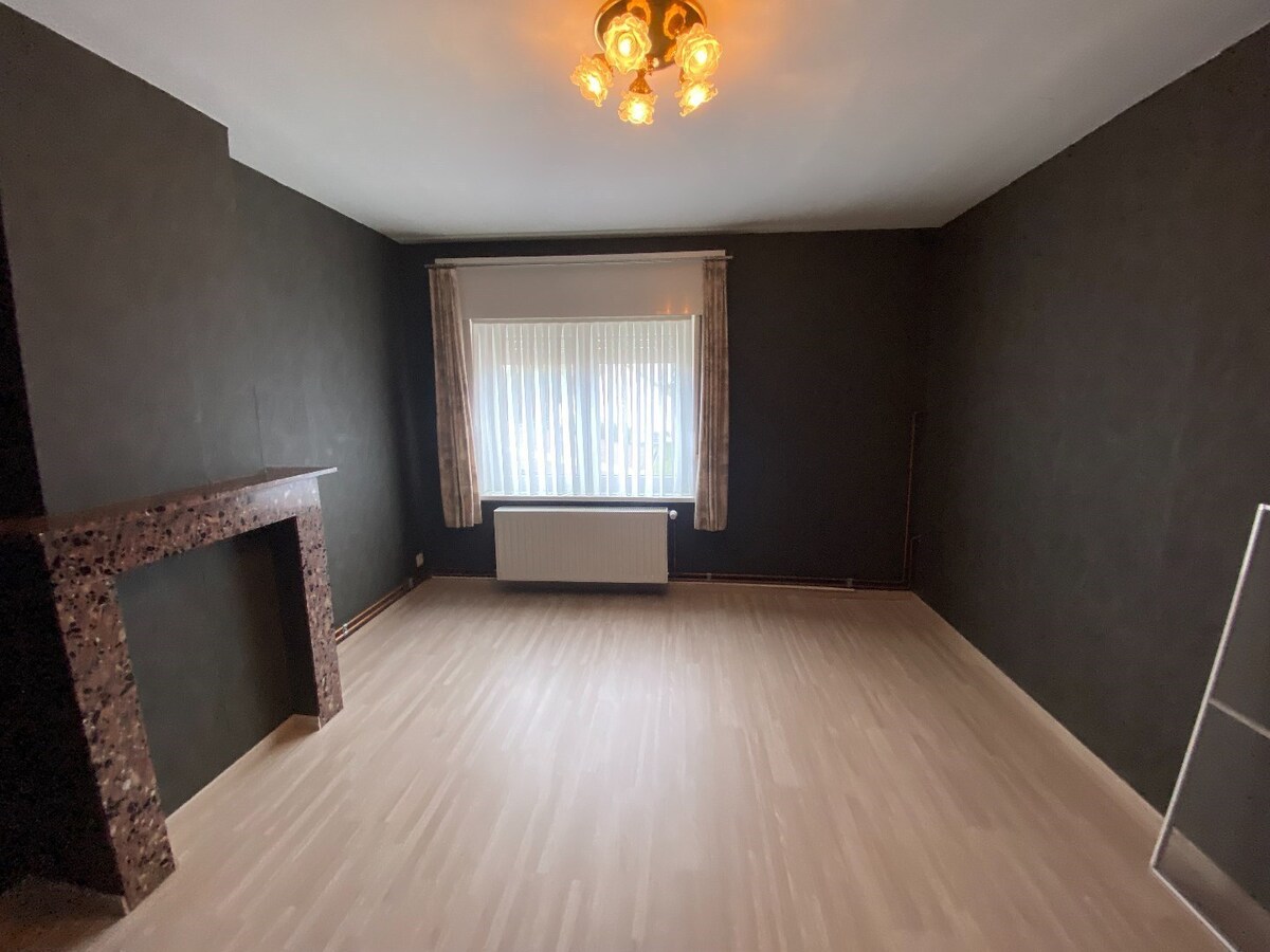 Verrassend ruime gezinswoning met garage, tuin en bijgebouw 