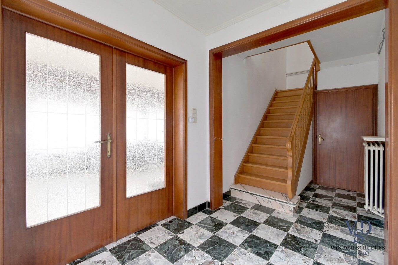 Degelijke, goed gelegen woning. 