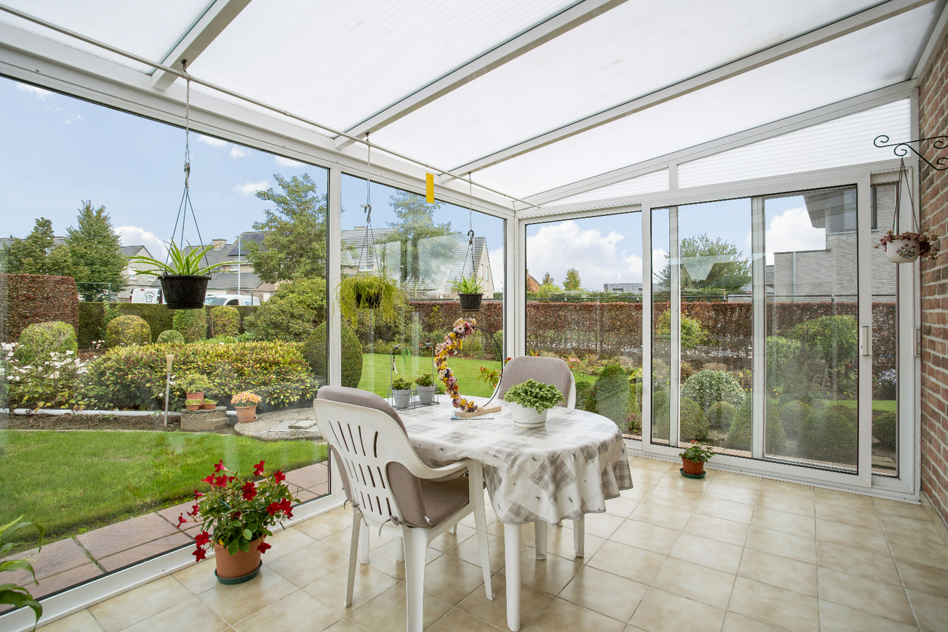 Centraal gelegen woning met 5 slaapkamers op ruim perceel van 982m² 