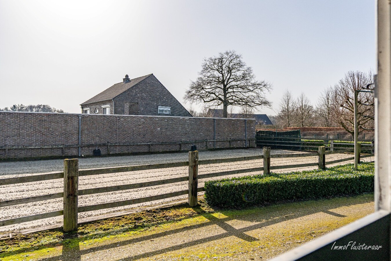Woning met paardenstallen en buitenpiste op ca. 6,5ha te Bree 