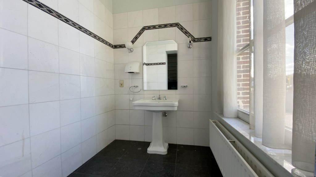 Kantoren met zicht op water in gerenoveerde kantoorvilla te huur in Gent