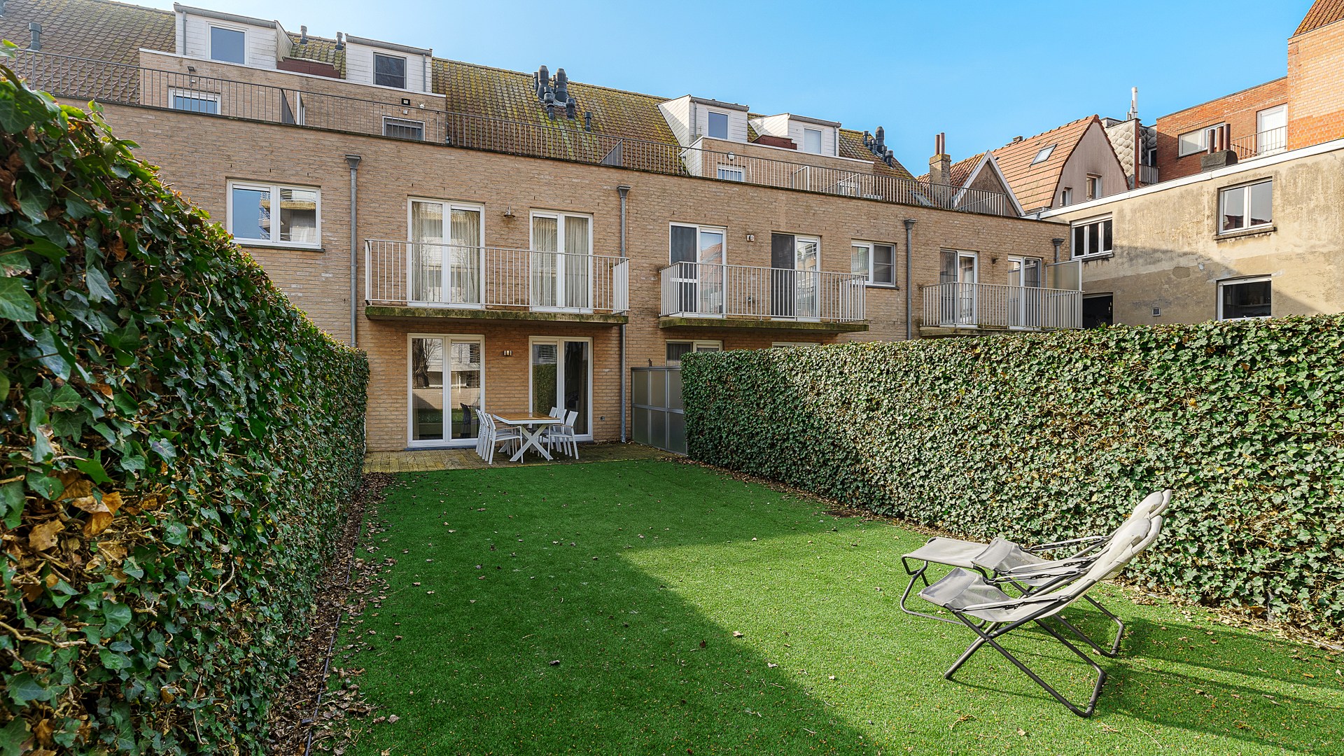 Appartement lumineux au rez-de-chaussée avec grand jardin ensoleillé à Knokke (avec possibilité d'achat d'une place de parking intérieure) 