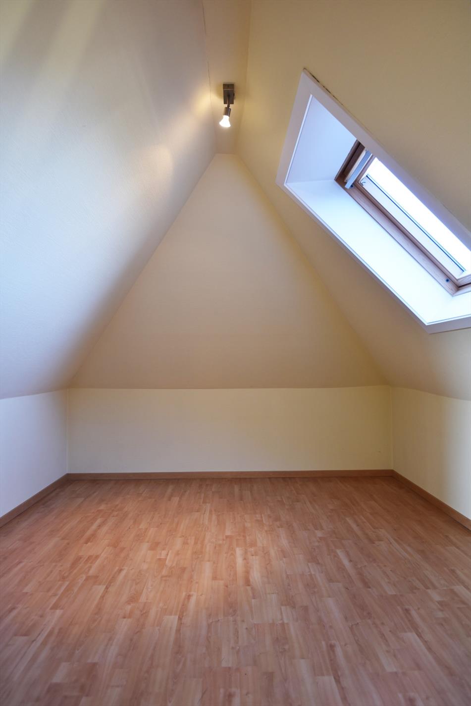 Villa met 4 slpks en garage op 787m² in residentiële wijk nabij centrum Maldegem 