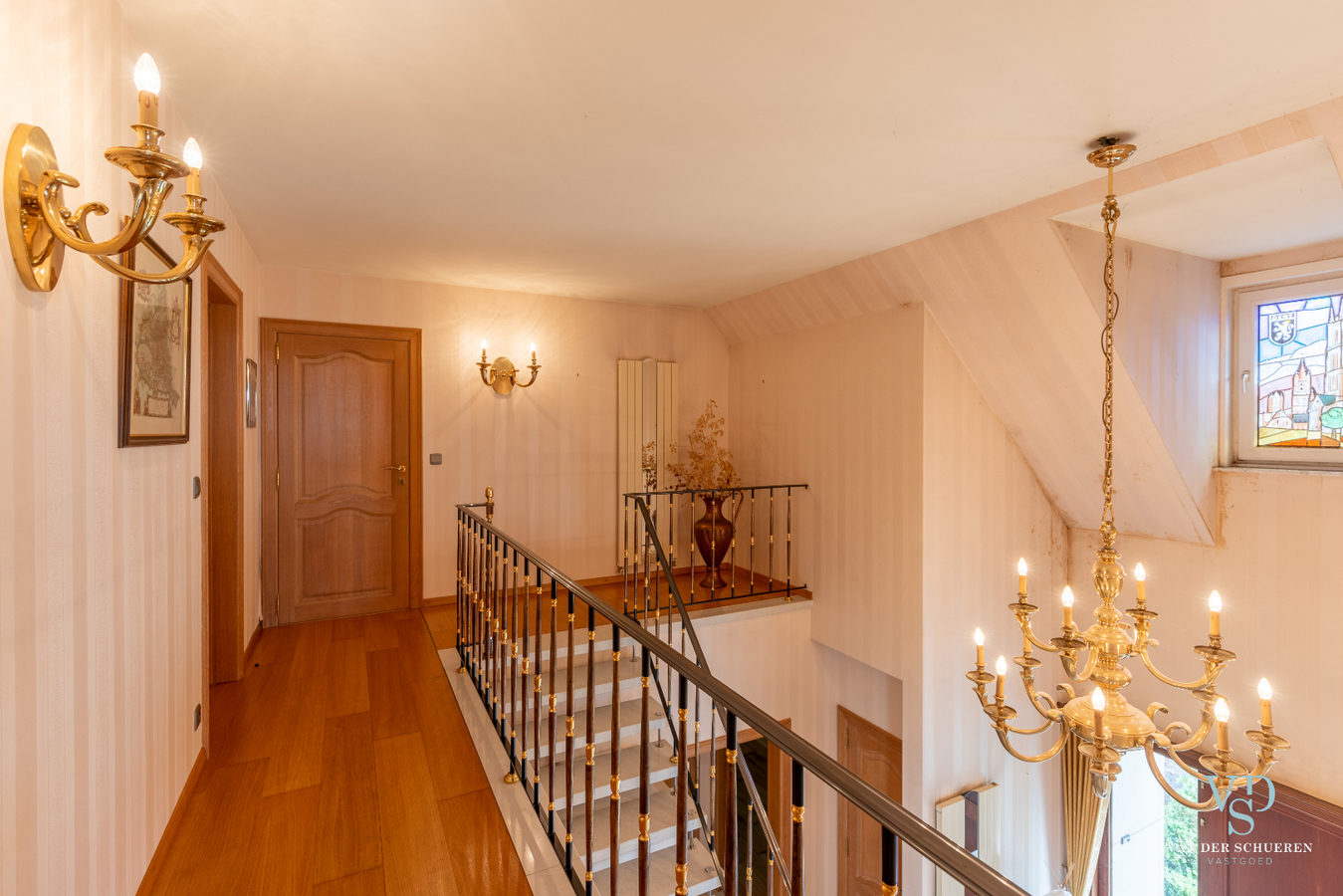 Lichtrijke, stijlvolle villa  (EPC van 254 !). 