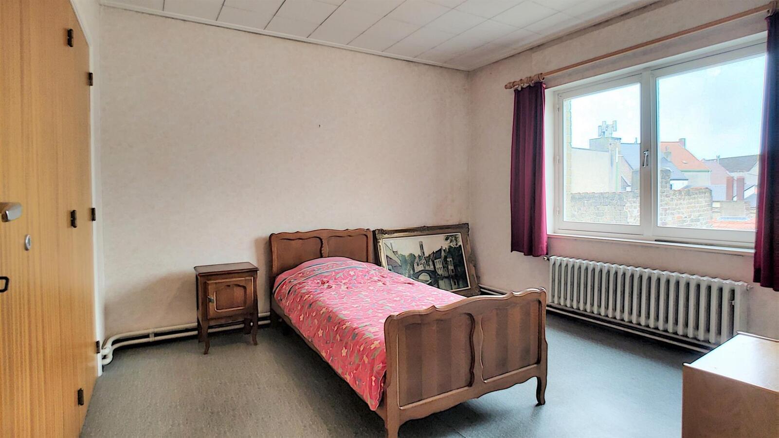 Goed gelegen, op te frissen gezinswoning - Heist 