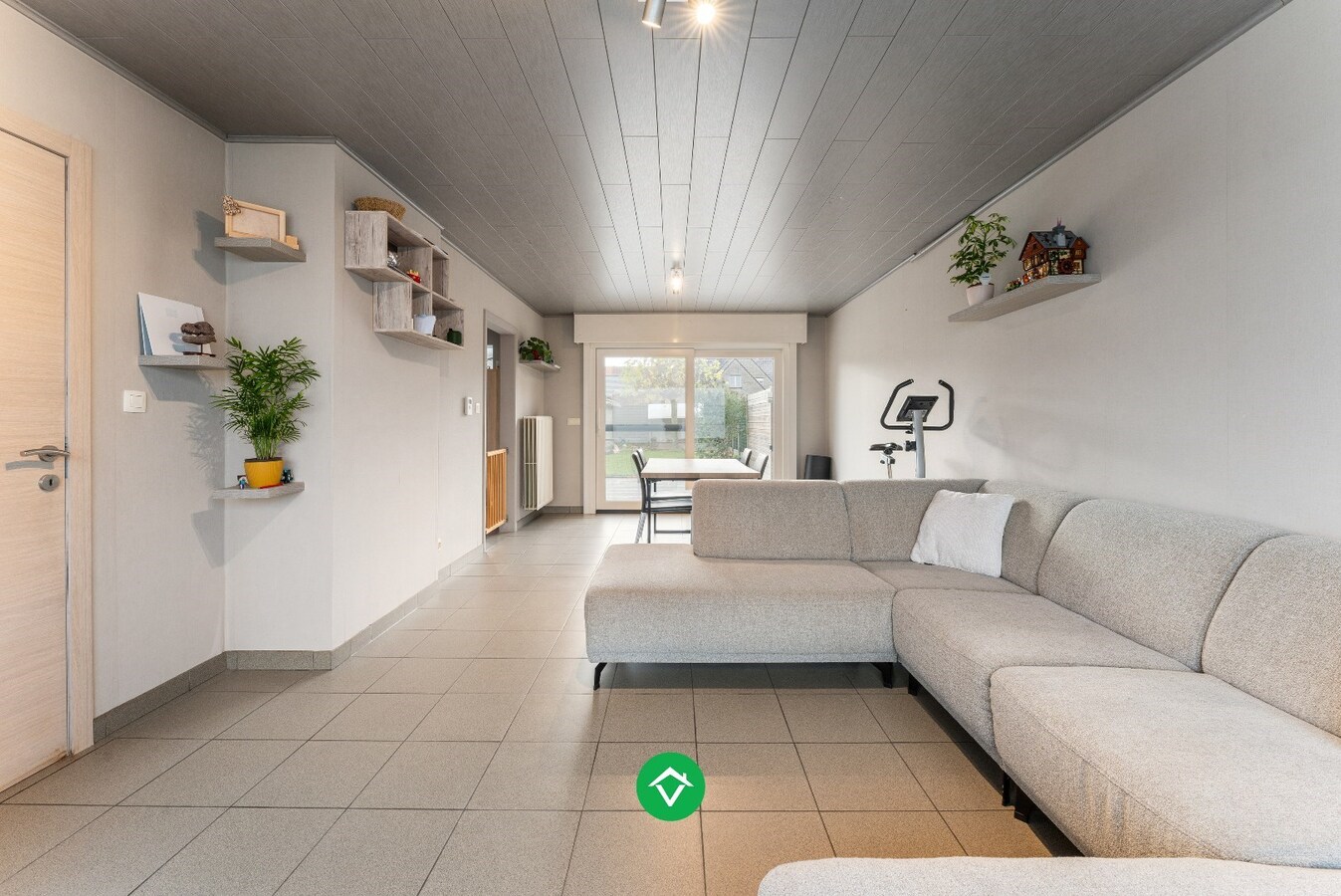 Woning met 5 slaapkamers en tuin in rustige wijk te Koekelare 