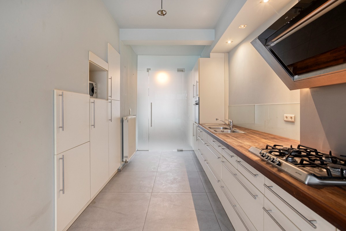 Uniek opbrengstpand met 1 appartement en 2 studentenkamers in centrum Leuven!  – EPC label B - bewoonbare opp. 227 m² 