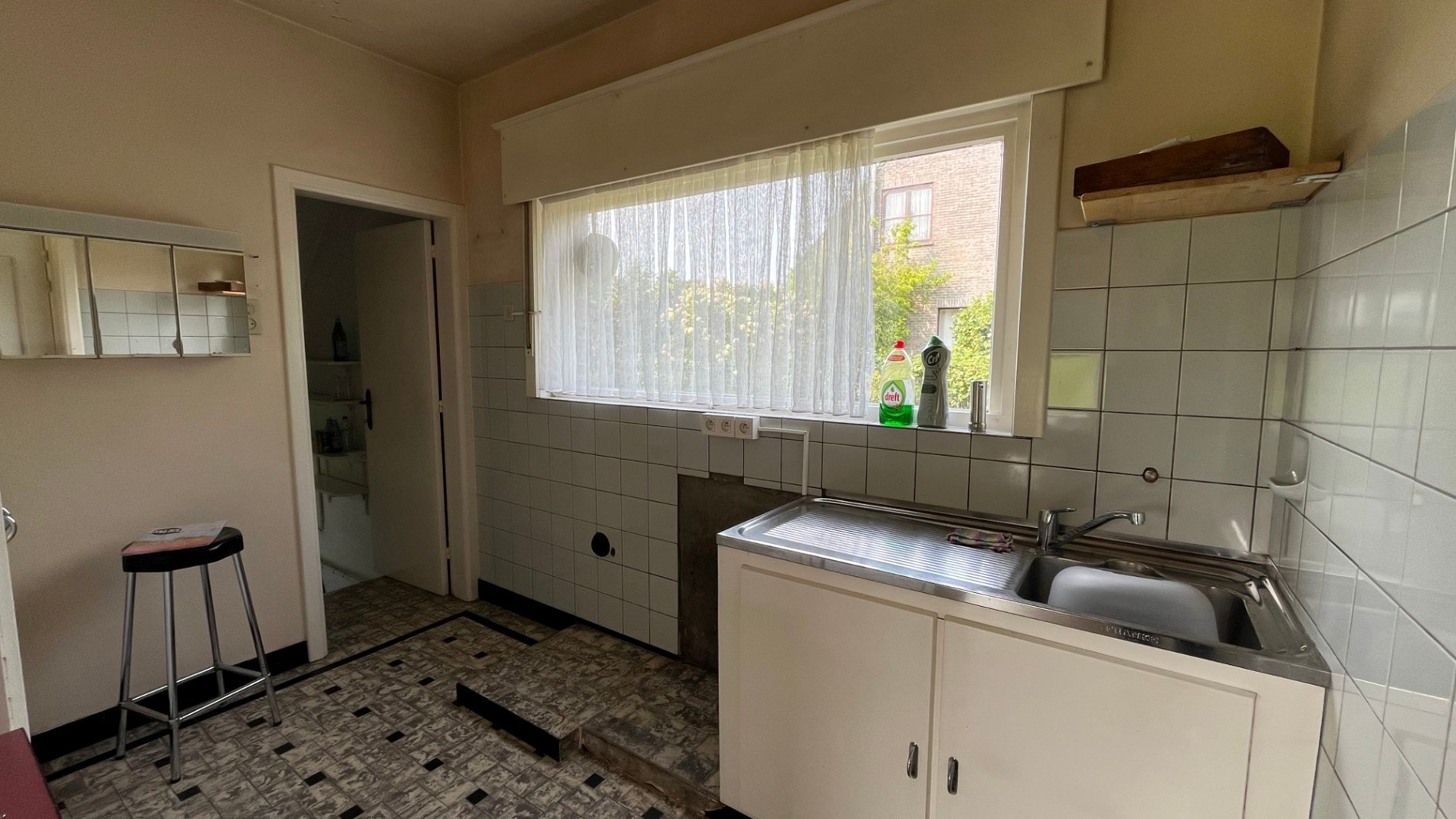 Ruime woning met een grote tuin 