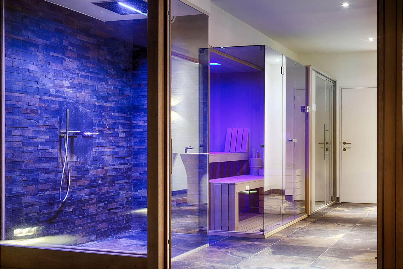 Charmante instapklare woning met zwembad te koop in Moorslede. UNIEKE KANS ! 