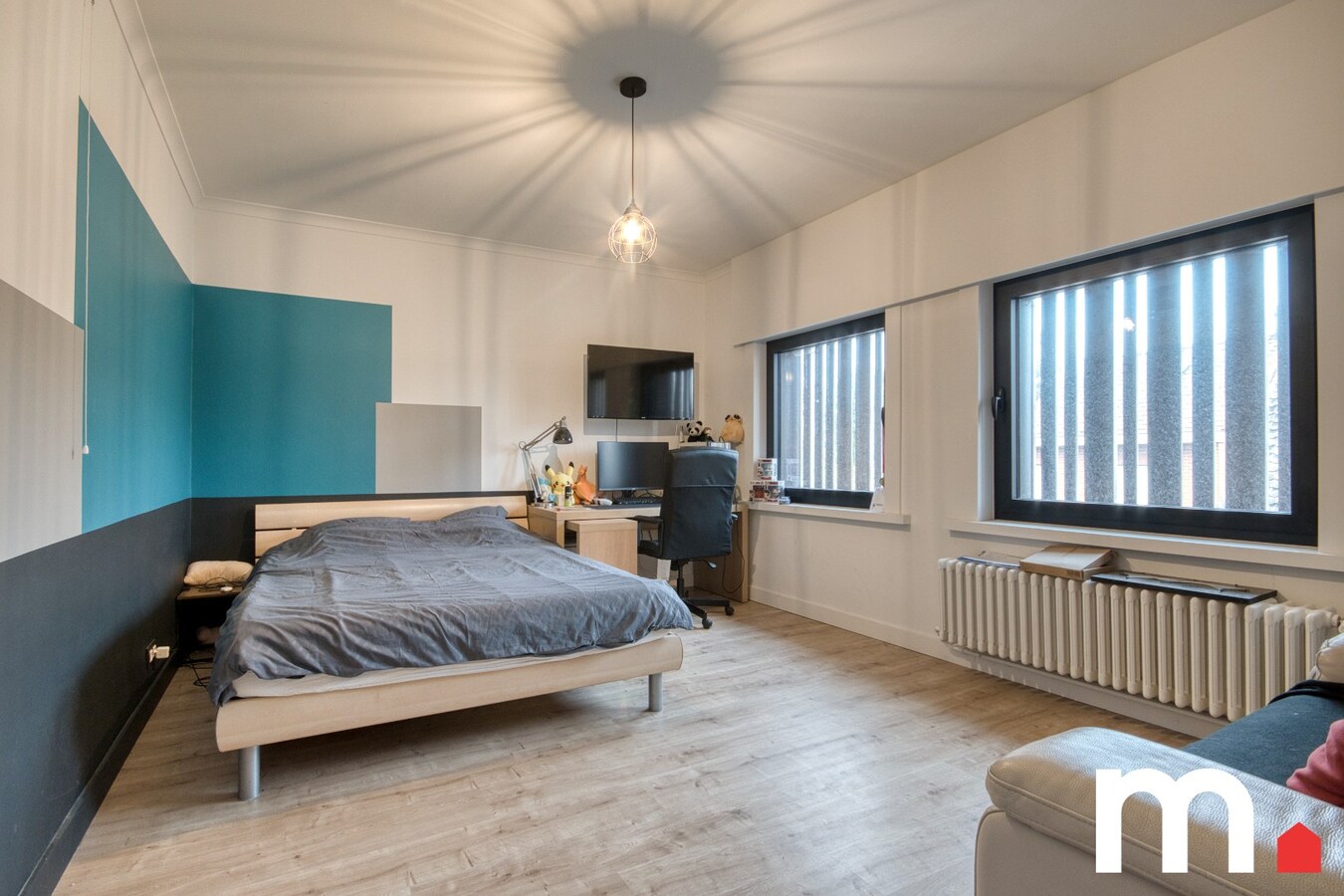Instapklare woning met Loods van 170m² met uitweg te Zwevegem met 324 m² bewoonbare oppervlakte ! 