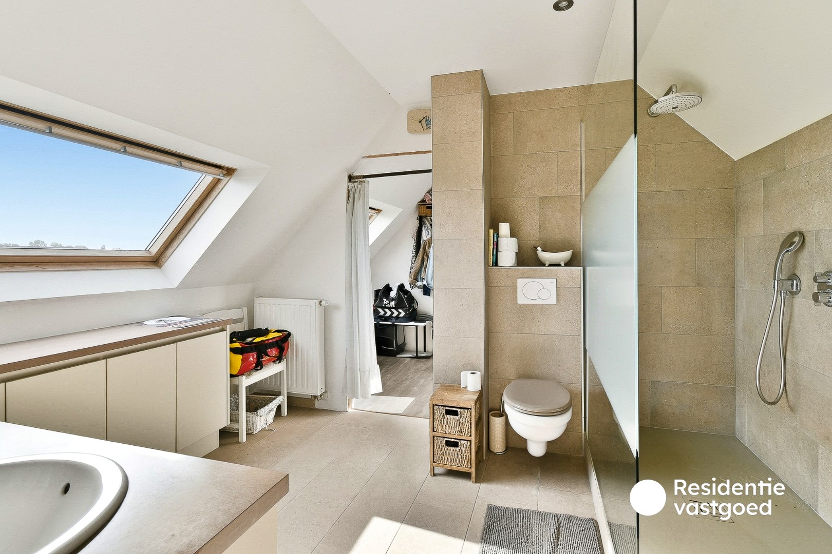 Ruime en instapklare villa met 4 slaapkamers, garage, tuin en 2 terrassen 